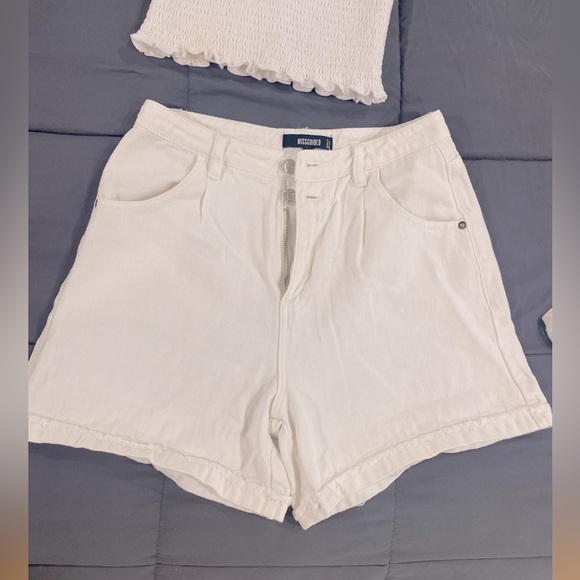 MISGUIDED White high waist shorts size small //4 EUC - Picture 13 of 14